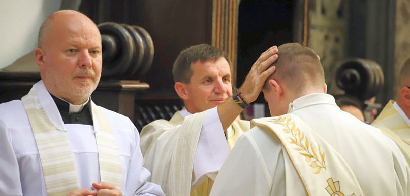 Parafianie z Luszowic po 17 latach znów doczekali się "swojego" księdza