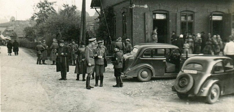 Cenna fotografia pokazuje Regulice w czasie wojny