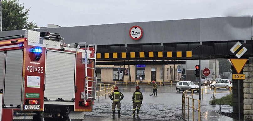 Strażacy w akcji. Ulewa spowodowała podtopienia (ZDJĘCIA)