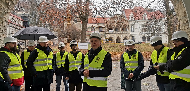 Pałac dla turystów i naukowców