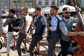 Orkiestra na Dużym Rowerze przyjechała na Rynek w Chrzanowie (WIDEO, ZDJĘCIA)-50728