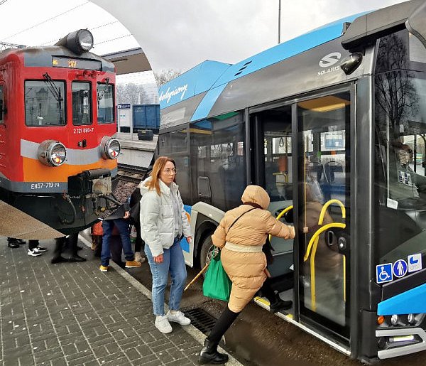 Autobusy i pociągi w okresie świąteczno-noworocznym. Jak będą kursować?-54881