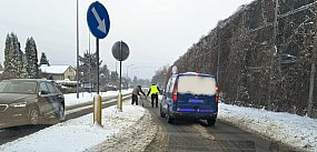 Senior utknął w błocie pośniegowym