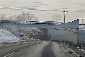 Nastanie jasność pod wiaduktem kolejowym w Luszowicach-55882