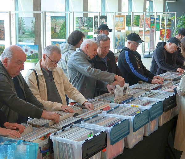 Wraca moda na płyty winylowe. Kolekcjonują je też lokalni melomani -58874