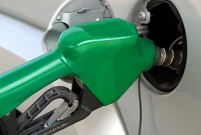 Tańsze tankowanie po majówce? Eksperci mówią o...-58911