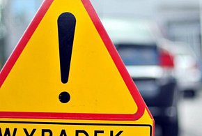 Samochód zderzył się z hulajnogą. Jedna osoba w szpitalu-58988