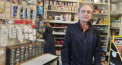 Pan Andrzej od anten handluje teraz w sklepie spożywczym z totolotkiem-59087