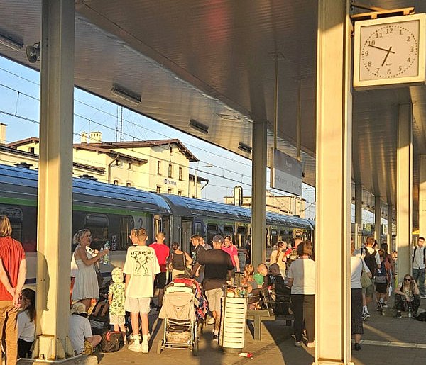 Maszynista na stacji w Trzebini przejechał na czerwonym świetle-59246