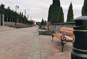 Złodziej na deptaku. Ukradł kostkę brukową-59489