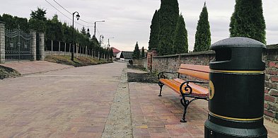Złodziej na deptaku. Ukradł kostkę brukową-59489