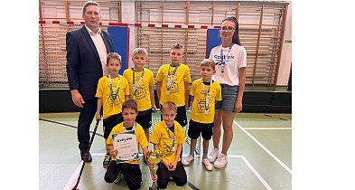 Unihokeiści wygrywają turniej w Łochowie-60062