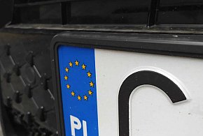 Rejestracja auta przez internet i koniec z przynoszeniem tablic. Rząd przyjął...-60820