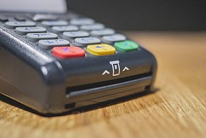 Zakaz sprzedaży i większy nadzór. Tych produktów nie kupią już nieletni-60907