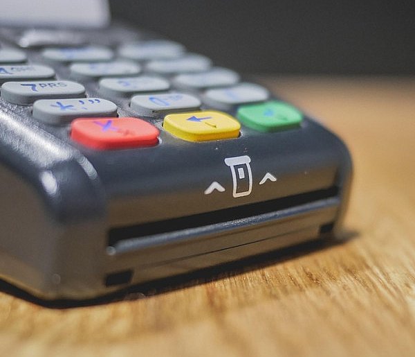 Zakaz sprzedaży i większy nadzór. Tych produktów nie kupią już nieletni-60907