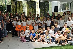 "Kubuś Puchatek" i oficjele na XVI Chrzanowskim Maratonie Czytania Dzieciom