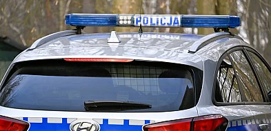 Osobówka roztrzaskała się o bariery na A4. Ratownicy ruszyli do akcji