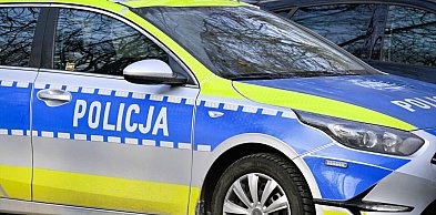 Kolizja dwóch osobówek. Jeden z pojazdów zaczął dymić