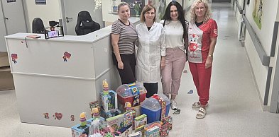Mali pacjenci dostali zabawki od uczniów i nauczycieli z Trzebini