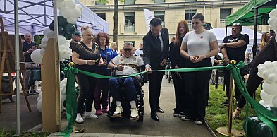 Nowe życie starego parku przy szpitalu rehabilitacyjnym w Krzeszowicach (ZDJĘCIA)
