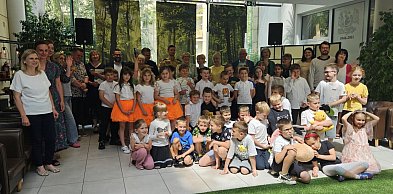 "Kubuś Puchatek" i oficjele na XVI Chrzanowskim Maratonie Czytania Dzieciom