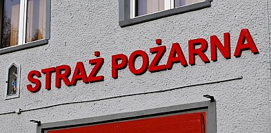 Kłęby dymu były widoczne z daleka. Auto spłonęło doszczętnie