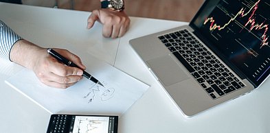 Kiedy wskaźnik OEE jest wyższy niż rzeczywista efektywność produkcji?