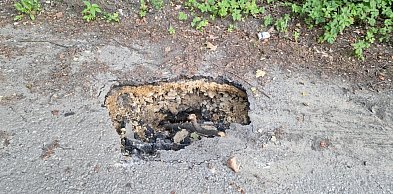 Tajemnicza dziura obok stadionu Górnika Siersza. Mieszkańcy byli zaniepokojeni