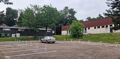 Parking, który był „za darmo”, nagle płatny! Mieszkańcy ruszyli po miejsca