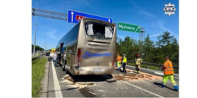 Zderzenie autokarów na A4. Wśród poszkodowanych uczniow
