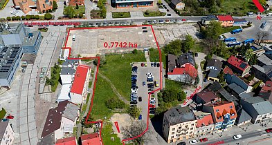 Kto kupił działkę po targowisku? Trzeba poczekać