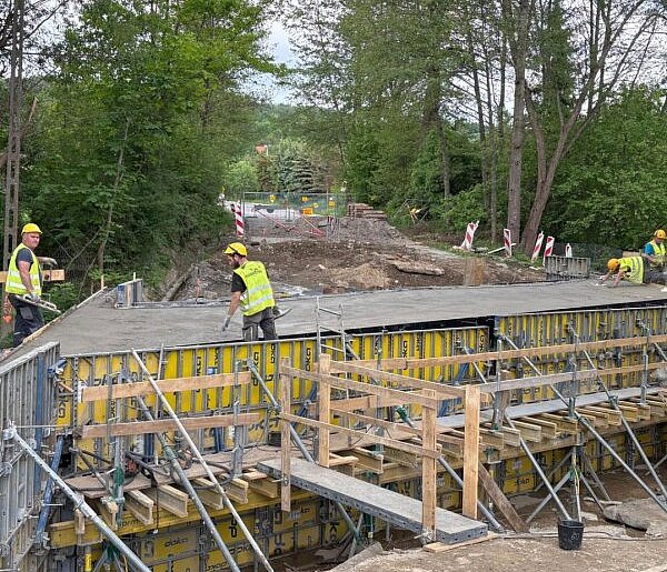 Beton już wylany. Trwa wielki remont drogi i budowa przepustu