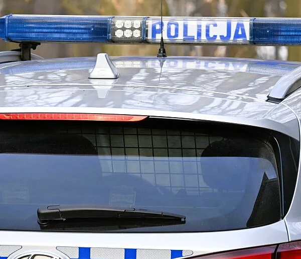 Osobówka roztrzaskała się o bariery na A4. Ratownicy ruszyli do akcji