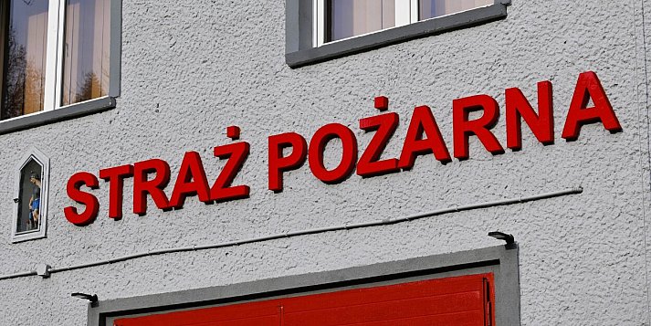 Urwał się balkon, na którym pracował