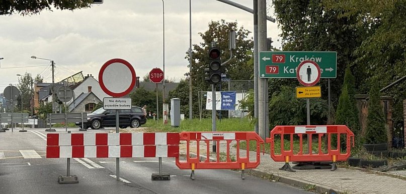 Na drodze krajowej budują rondo. Obowiązuje ruch wahadłowy