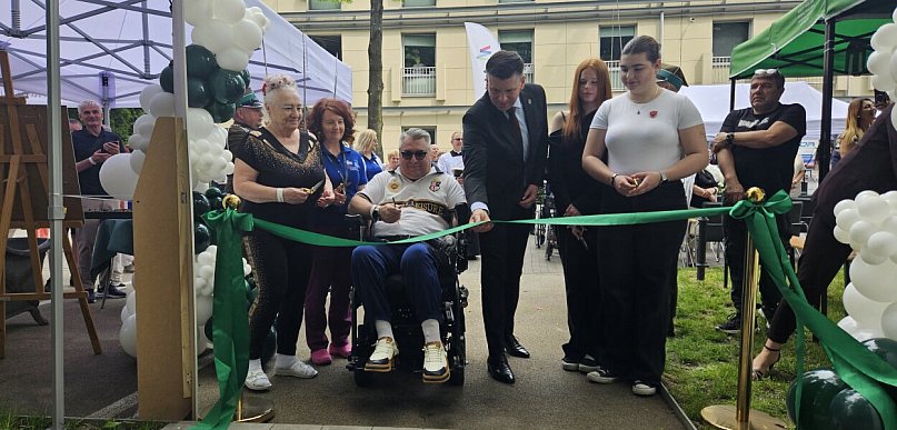 Nowe życie starego parku przy szpitalu rehabilitacyjnym w Krzeszowicach (ZDJĘCIA)