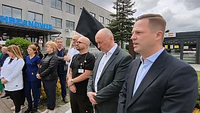 Minuta ciszy i protest pod szpitalem w Chrzanowie