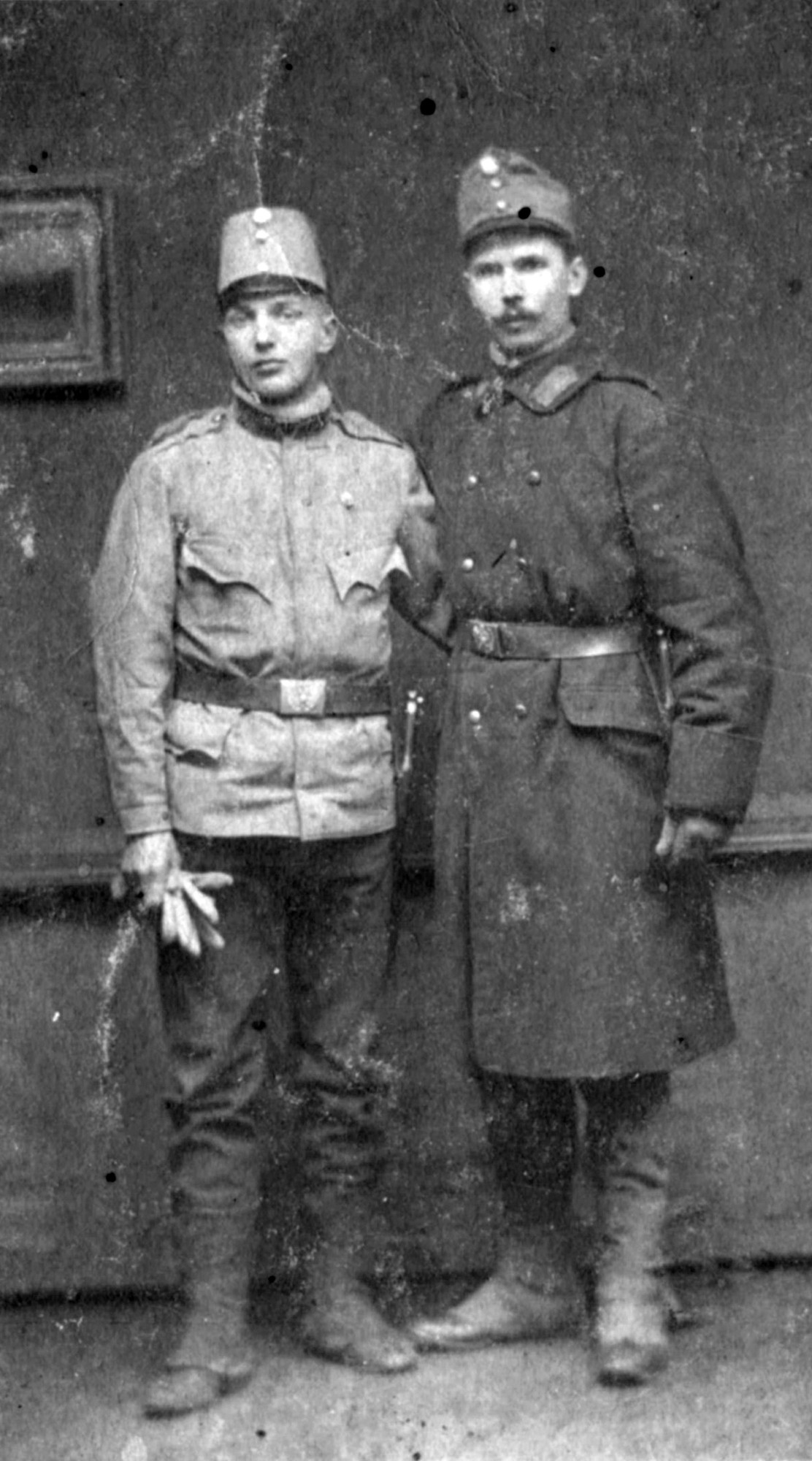 Franciszek Głownia z Płazy (z prawej) służył w kilku krajach